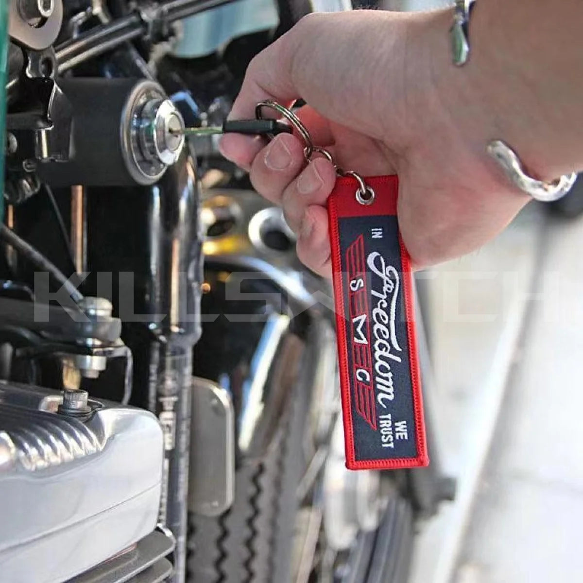 METALIZE™ Vintage Motorcycle Handmade Embroidered Keychain - decor